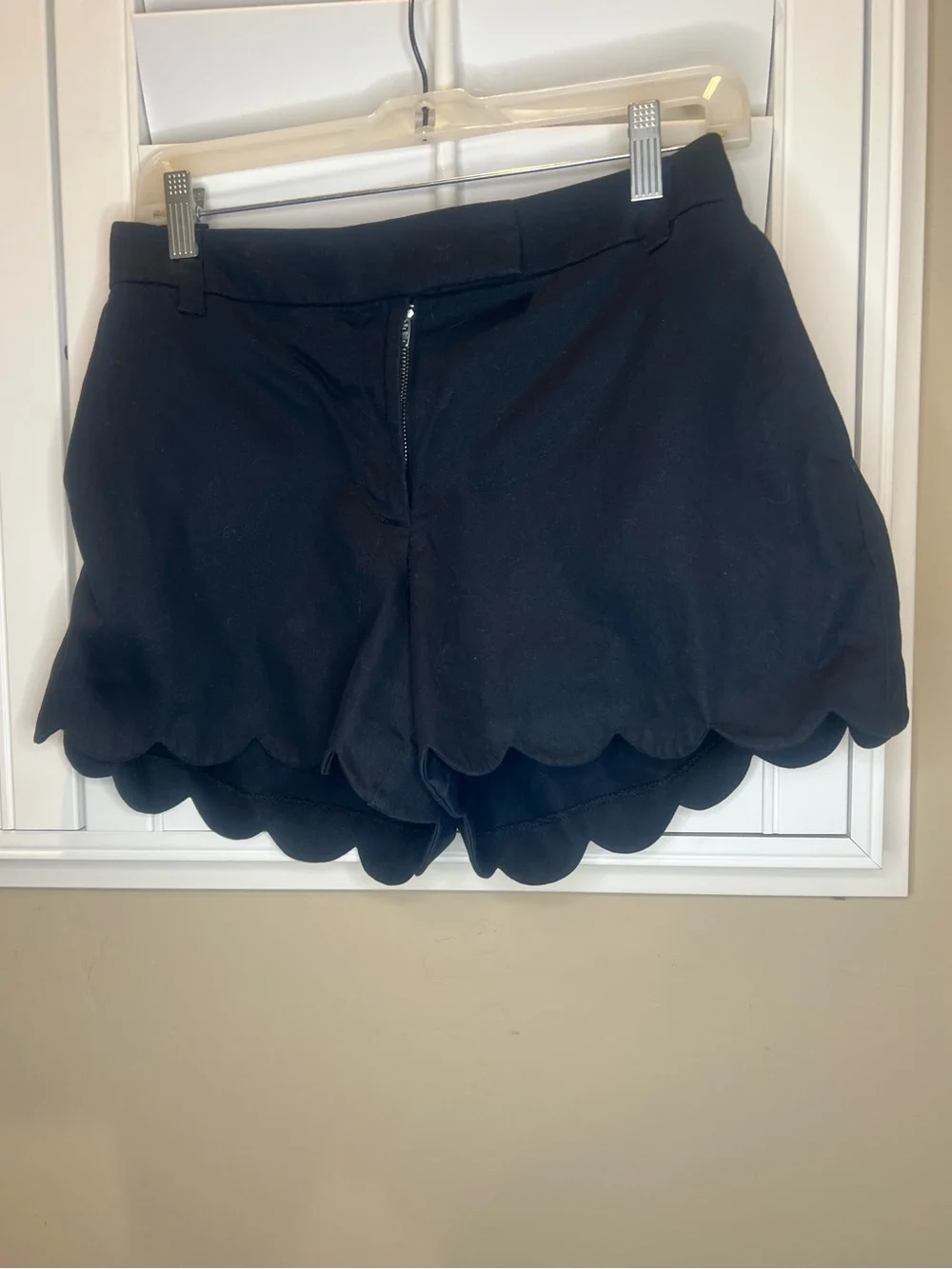 Women's Jcrew Black Scallop Hem Shorts inseam 4 size 14